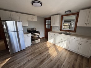 38 Millstone Rd W in Waterford, CT - Building Photo - Building Photo