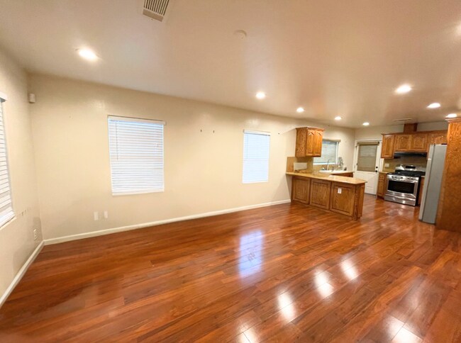 1936 W 94th Pl in Los Angeles, CA - Building Photo - Building Photo