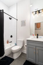 3725 S Giles Ave in Chicago, IL - Building Photo - Building Photo