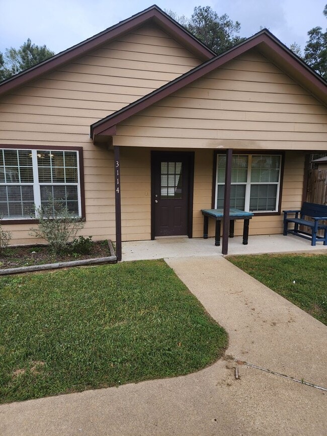 3114 Molly Dr in Huntsville, TX - Building Photo - Building Photo