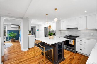 1001 Shore Acres Dr in Mamaroneck, NY - Building Photo - Building Photo