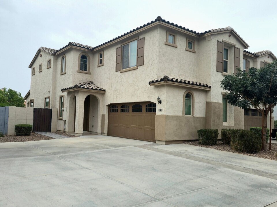905 S Canal Dr in Chandler, AZ - Building Photo