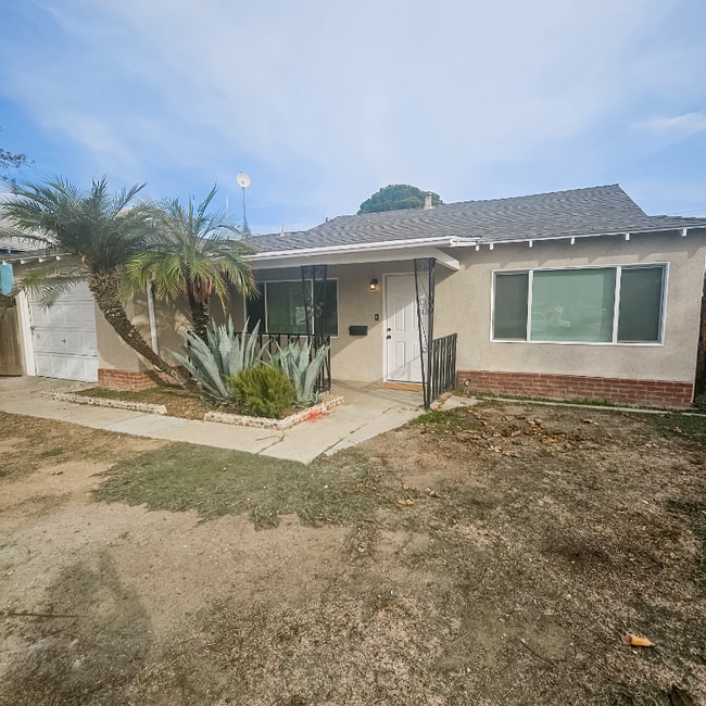 2404 Barnett St in Bakersfield, CA - Building Photo - Building Photo