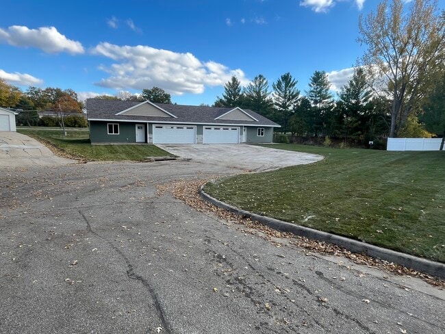 1506 Delta Dr in Cedar Falls, IA - Building Photo - Building Photo