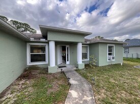1002 SW Romaine Ln in Port St. Lucie, FL - Building Photo