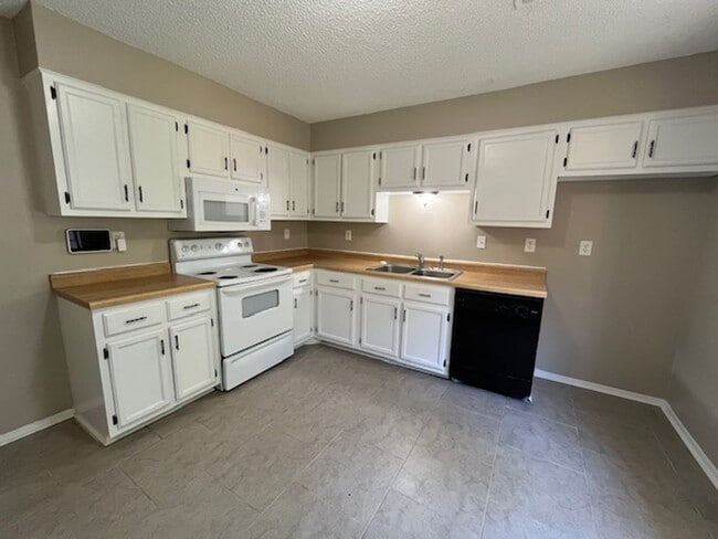 7317 Eastover Dr in Horn Lake, MS - Foto de edificio - Building Photo