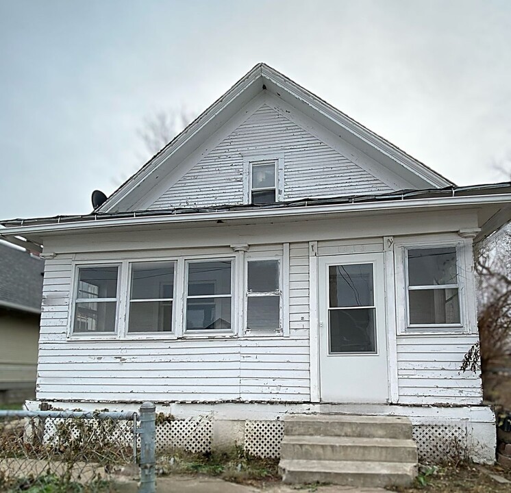 1613 Manderson St in Omaha, NE - Building Photo