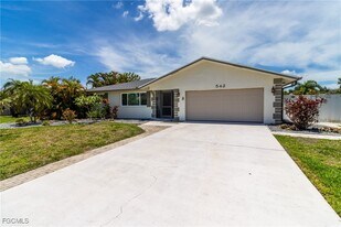 542 SE 33rd Terrace in Cape Coral, FL - Building Photo