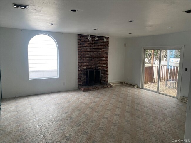 723 Hungry Harbor Rd in Valley Stream, NY - Building Photo - Building Photo