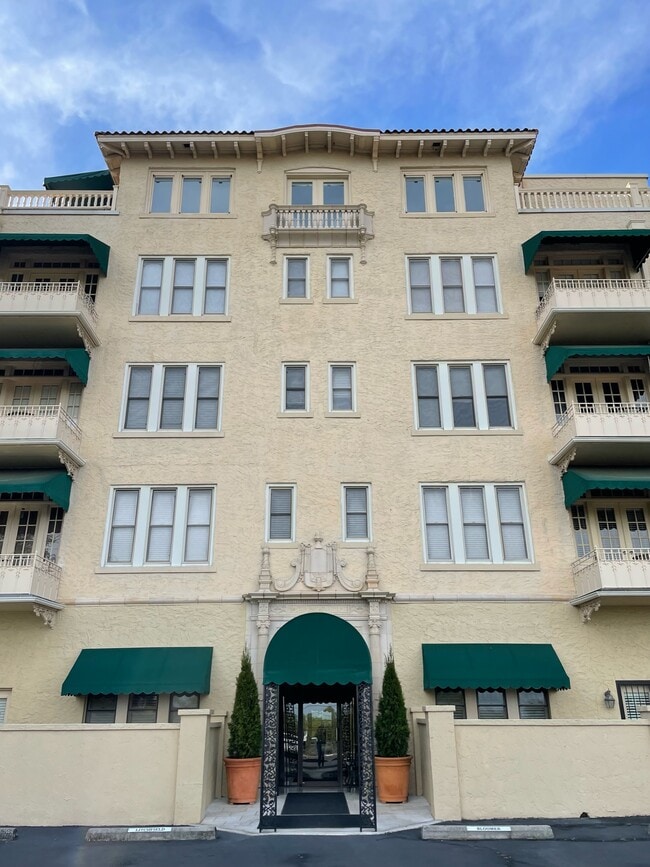 2068 Walton Way, Unit #409 in Augusta, GA - Building Photo - Building Photo