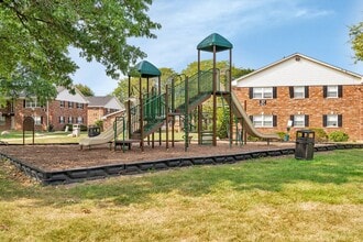 11 Briar St in Glen Ellyn, IL - Building Photo - Building Photo