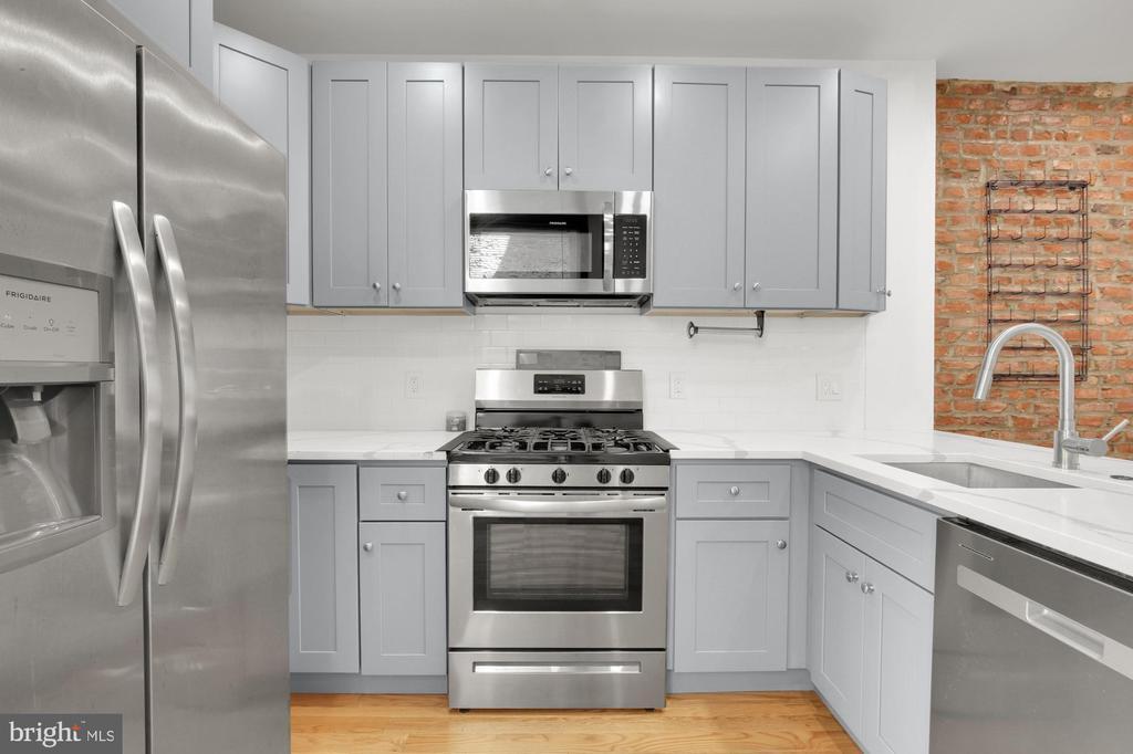 2619 W Thompson St in Philadelphia, PA - Building Photo