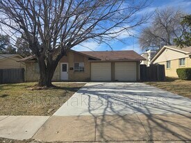 2429 Salmon St in Irving, TX - Building Photo