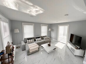 19 Parkview Ter, Unit 2nd unit in Clifton, NJ - Building Photo - Building Photo