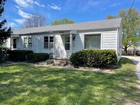 1619 E McDaniel St in Springfield, MO - Building Photo