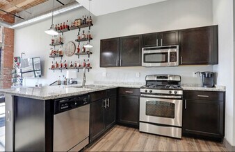 570 S Front St in Columbus, OH - Building Photo - Building Photo