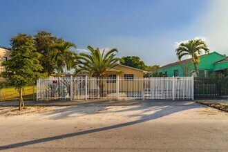 1518 NW 65th St in Miami, FL - Building Photo - Building Photo