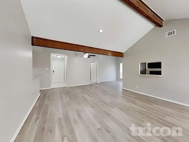 1110 Poppets Way in Crosby, TX - Foto de edificio - Building Photo