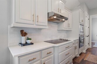 577 Shelf Rock Rd in Driftwood, TX - Building Photo - Building Photo