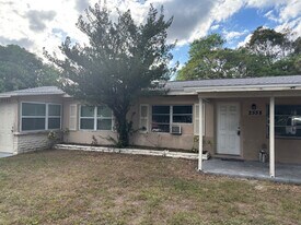 2558 Congress St in Ft. Myers, FL - Building Photo