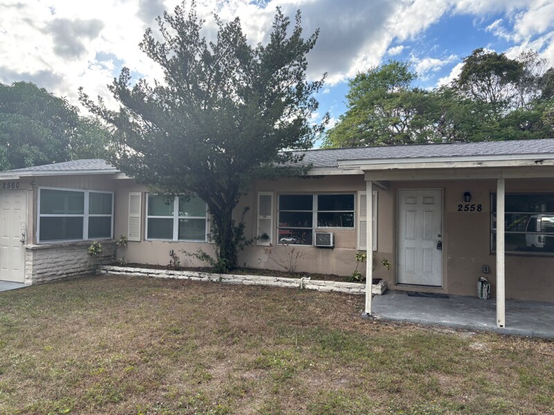 2558 Congress St in Ft. Myers, FL - Building Photo
