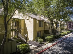 Ravello Apartments in Sacramento, CA - Building Photo - Building Photo