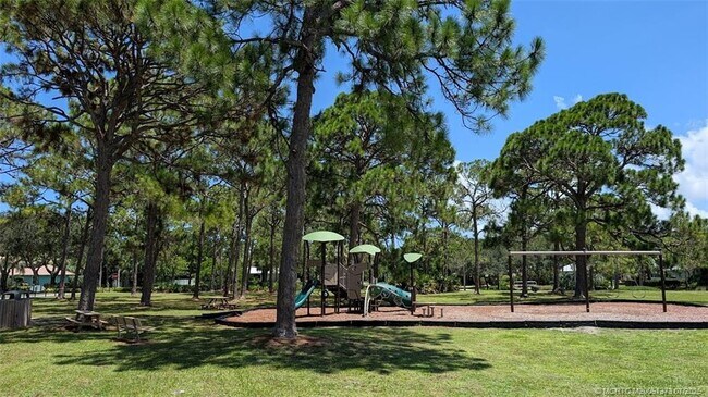 94 NE Elderberry Terrace in Jensen Beach, FL - Building Photo - Building Photo