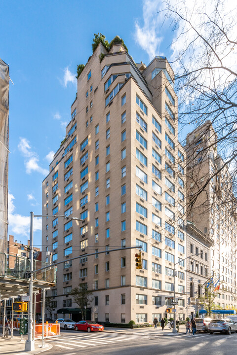 936 Fifth Ave in New York, NY - Building Photo