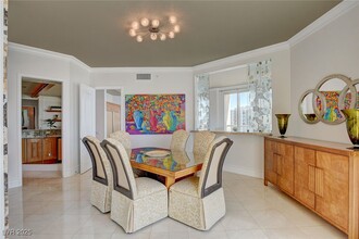 2777 Paradise Rd in Las Vegas, NV - Building Photo - Building Photo