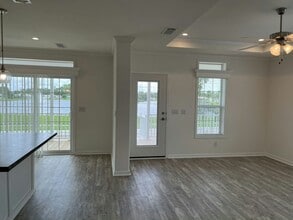568 Plaza Del Sol in North Fort Myers, FL - Building Photo - Building Photo