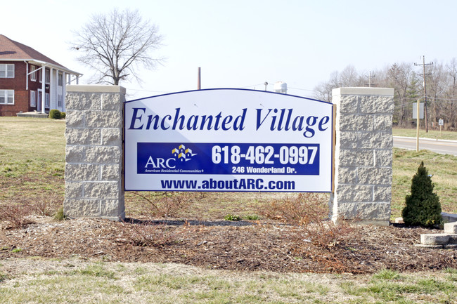 Enchanted Village in Alton, IL - Building Photo - Building Photo