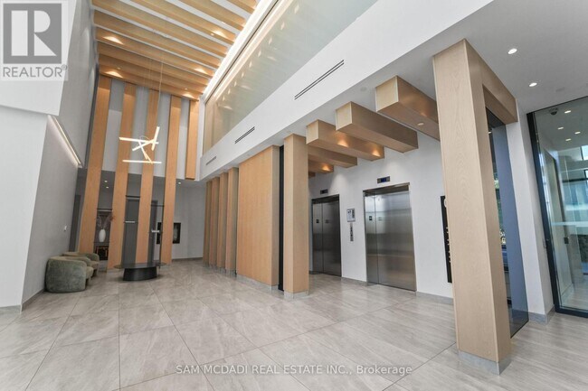 86 Dundas St E in Mississauga, ON - Building Photo - Building Photo