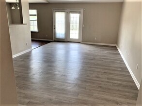 8 Sandy Point Way in Port Wentworth, GA - Building Photo - Building Photo