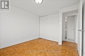 7555 Goreway Dr in Mississauga, ON - Building Photo - Building Photo