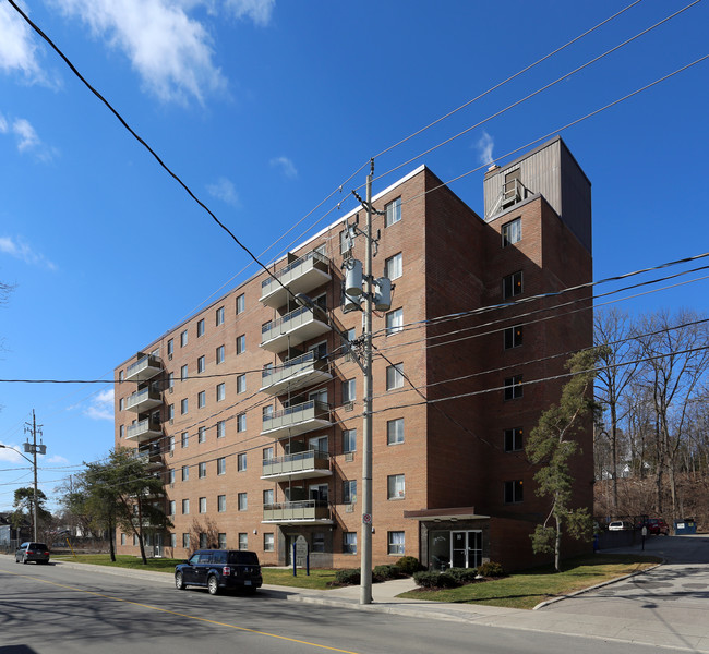 Cedar Towers in Cambridge, ON - Building Photo - Building Photo