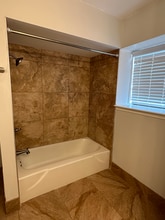 3730 Fairfield Ave, Unit 233 in Shreveport, LA - Foto de edificio - Building Photo