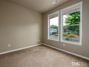 8219 NE 20th St in Vancouver, WA - Foto de edificio - Building Photo