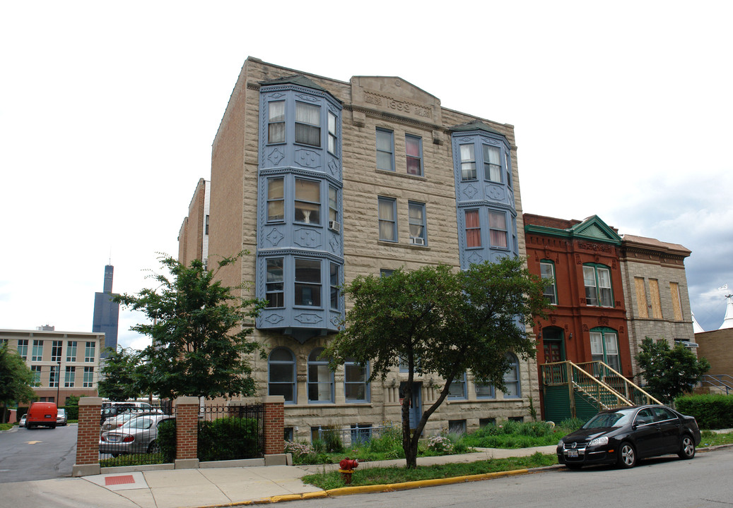 221-225 S Racine Ave in Chicago, IL - Foto de edificio