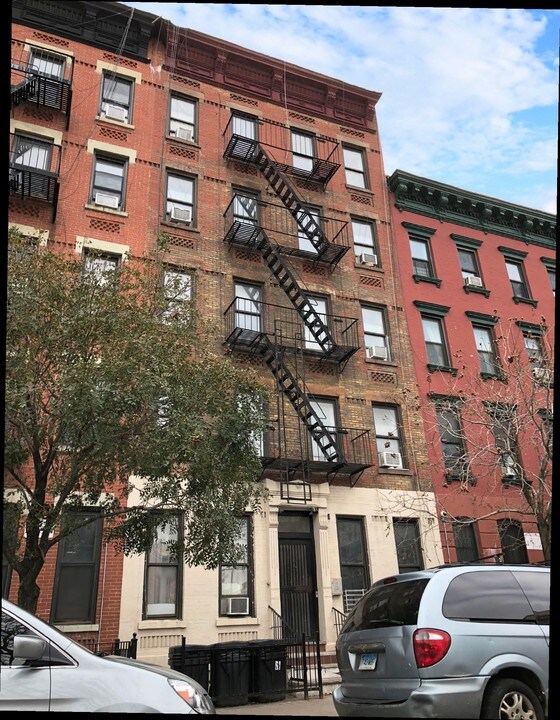 334 E 117th St in New York, NY - Foto de edificio
