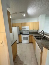 8050 N Nob Hill Rd in Tamarac, FL - Building Photo - Building Photo