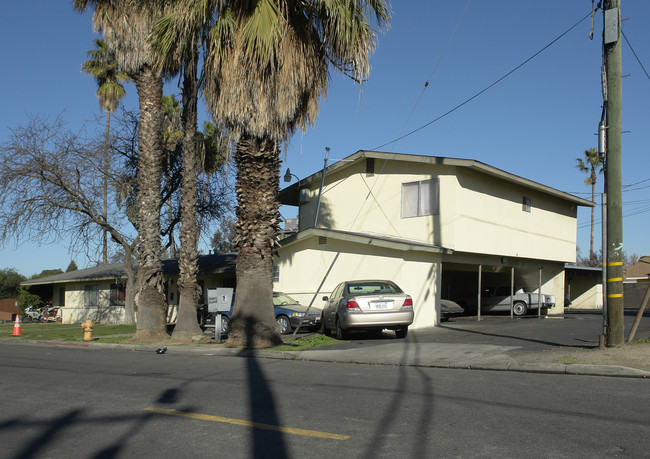 231 W Central Ave in Madera, CA - Building Photo - Building Photo