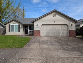 1097 Tyson Ln in Eugene, OR - Building Photo - Building Photo