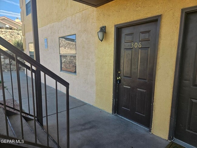 592 Bartlett Dr in El Paso, TX - Building Photo - Building Photo