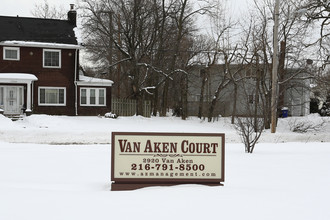 Van Aken Court in Cleveland, OH - Foto de edificio - Building Photo