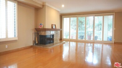 4460 Wilshire Blvd-Unit -503 in Los Angeles, CA - Building Photo - Building Photo