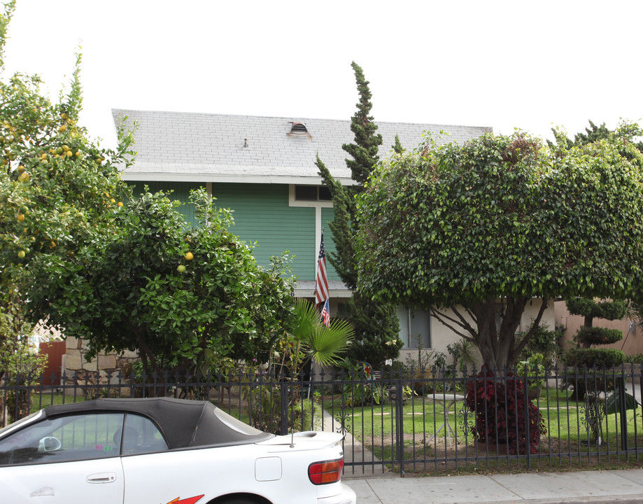 6136 Woodlawn Ave in Maywood, CA - Foto de edificio