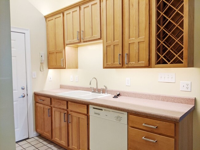 Redmen - Residential in Bloomington, IN - Foto de edificio - Building Photo