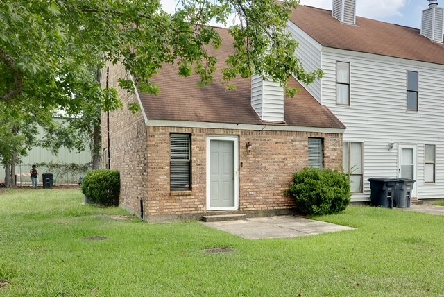 8148 Baringer Rd in Baton Rouge, LA - Foto de edificio - Building Photo