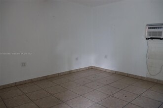 5743 Lincoln St in Hollywood, FL - Building Photo - Building Photo