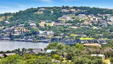 22518 Felicia Dr in Briarcliff, TX - Foto de edificio - Building Photo
